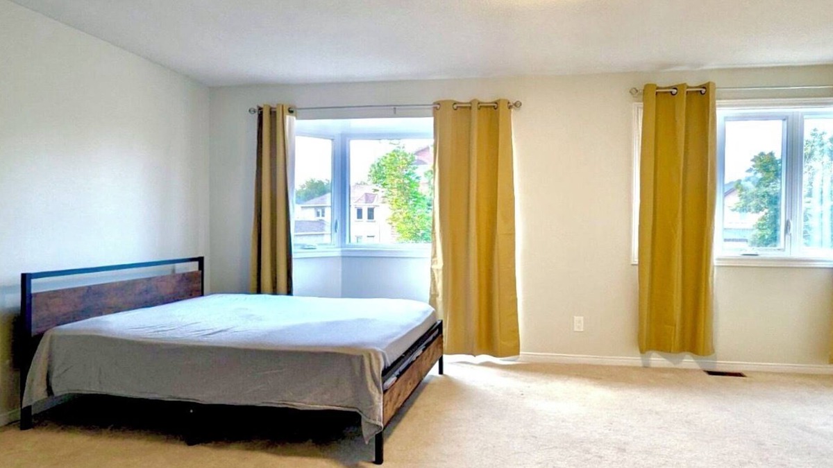 Ottawa Division House | Ensuite 10min from airport 15min to downtown