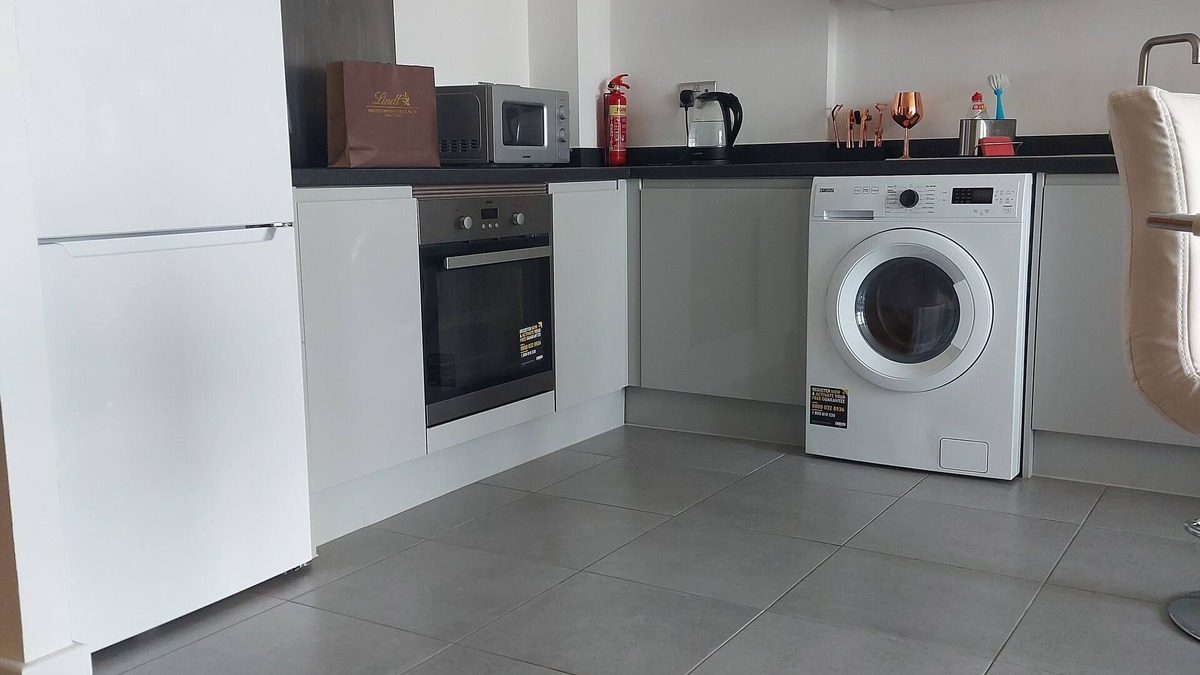 Warrington Apartment | Ensuite Double Bedroom (live in landlord)