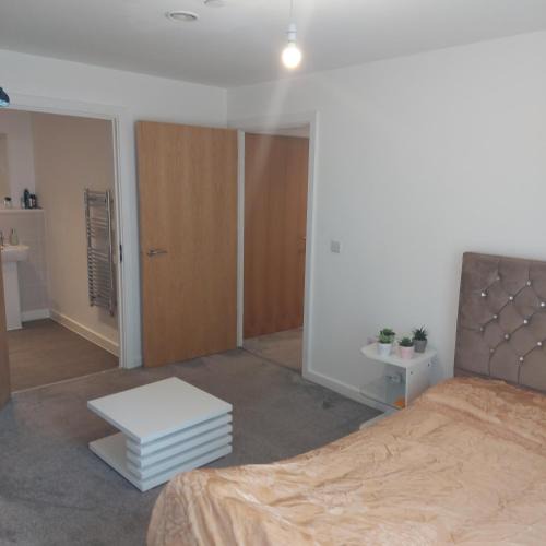 Warrington Apartment | Ensuite Double Bedroom, Live in landlord