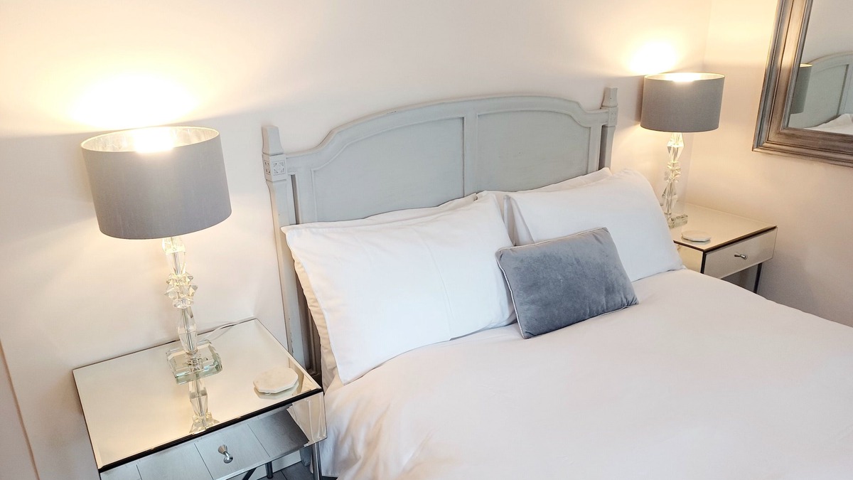 Swalecliffe House | Ensuite Double Room Own Entrance in Art Deco House