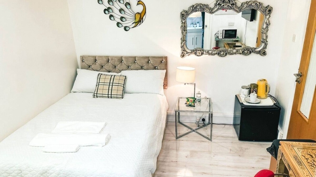 Solihull Apartment | Ensuite Flat in Solihull Town
