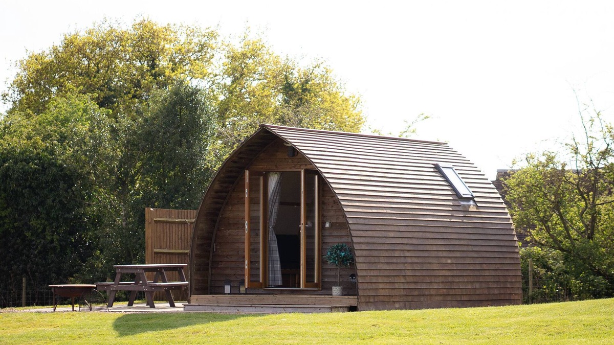 Tamworth Cabin | Ensuite Wooden Cabin in Rural Staffordshire