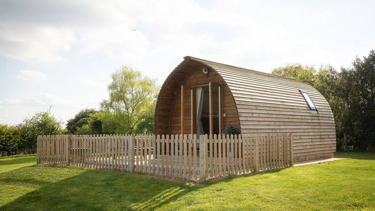 Tamworth Cabin | Ensuite Wooden Cabin in Rural Staffordshire