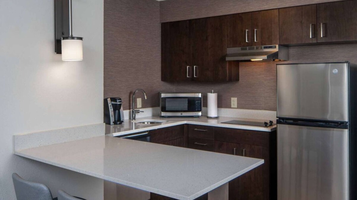 Fairfax Apartment | Ensuring a Very Comfortable & Memorable Stay! Free Breakfast, Pets Allowed!
