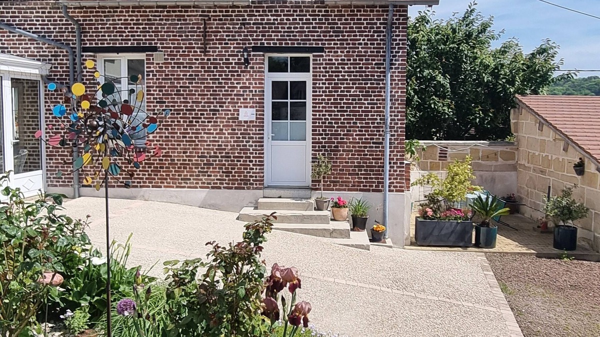 Elincourt-Sainte-Marguerite House | Entire house. 2-4 pers. Closed parking. Terrace