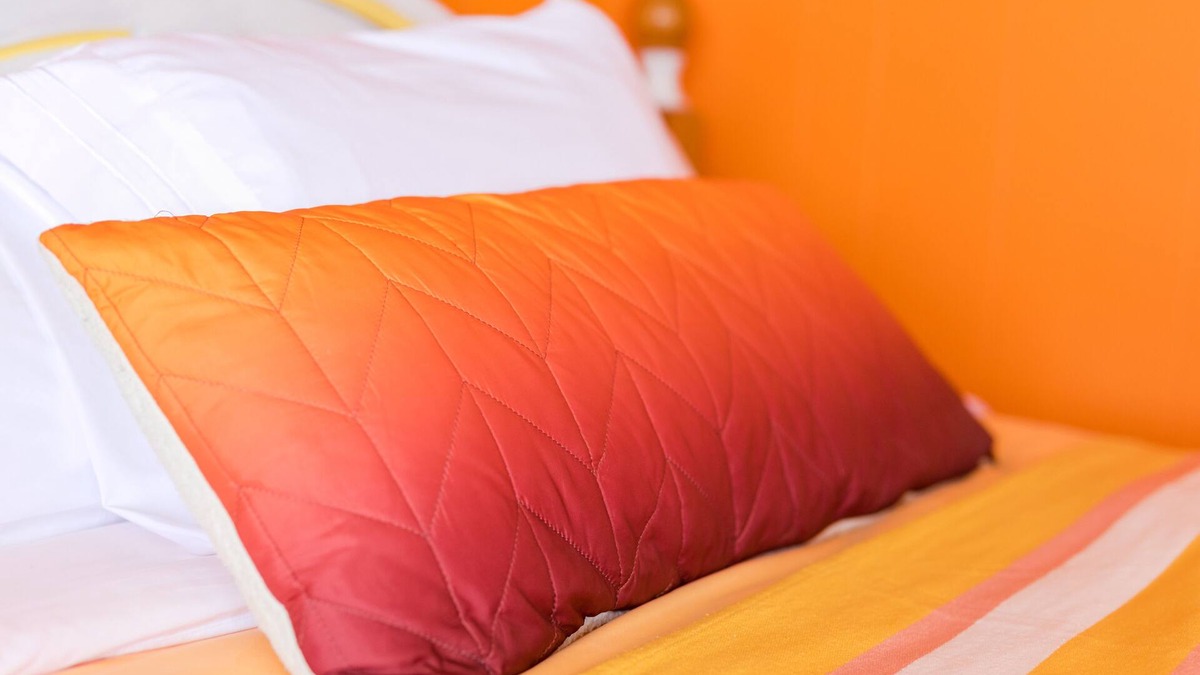 North Lake House | Enter into our Vibrant room "Sunset Crush"