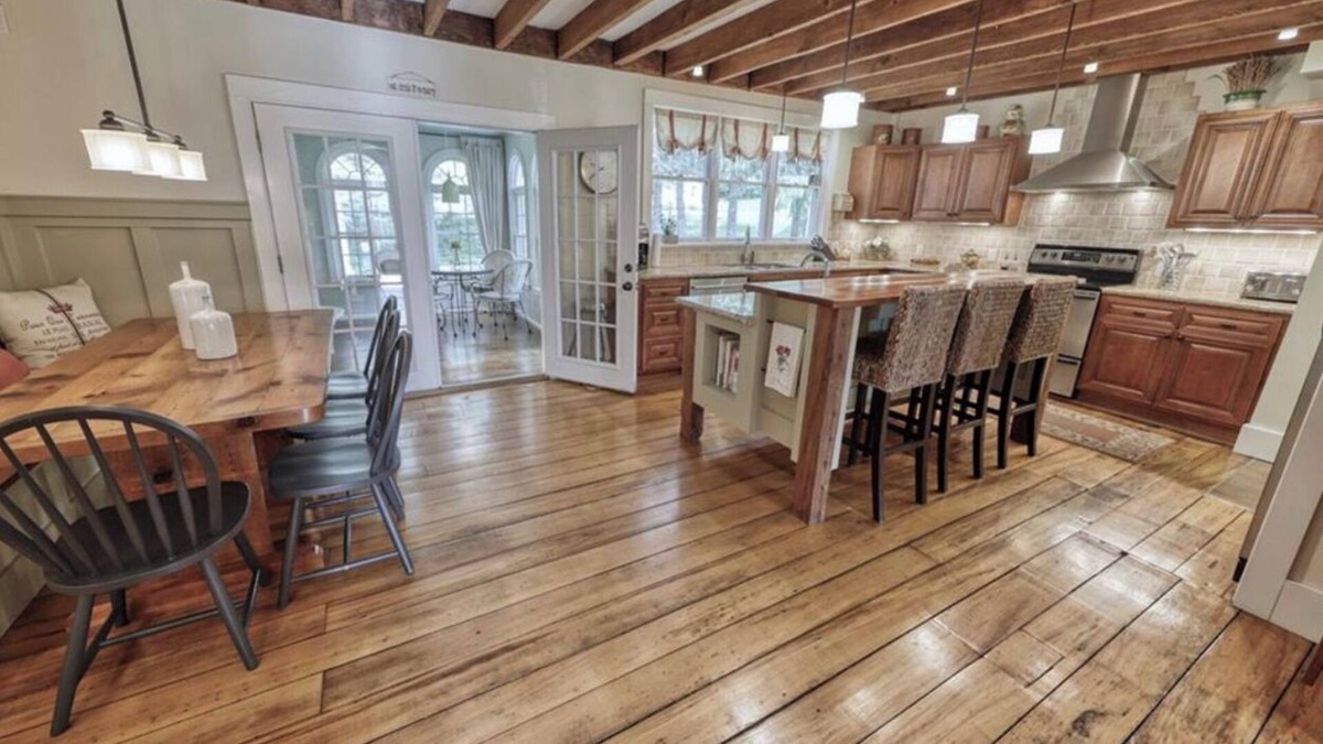 West Valley Other | Entertain in this 4 bedroom farmhouse with hot tub