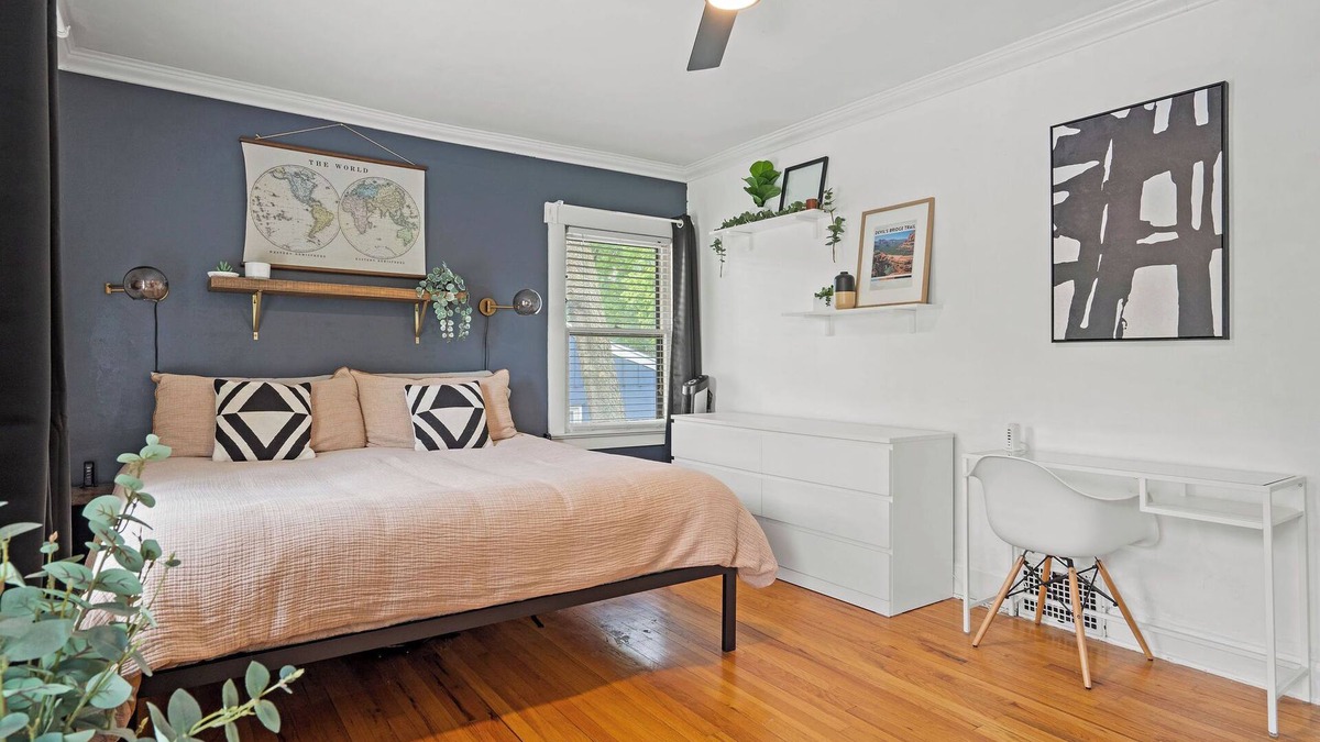 Brookside House | Entertainer - Brookside + Walkable + Firepit