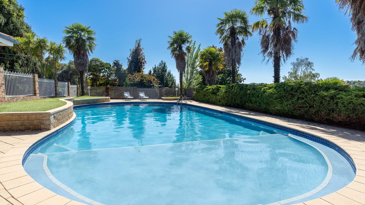 Calare House | Entertainer's Dream - 4 Bedroom Home with Pool
