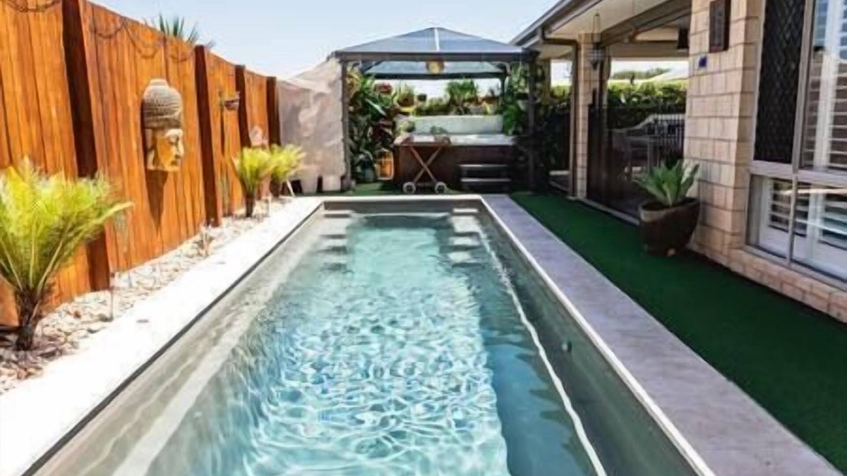 Beerwah House | Entertainer's Paradise - Pool Spa Movie Room - Child & Pet Friendly!