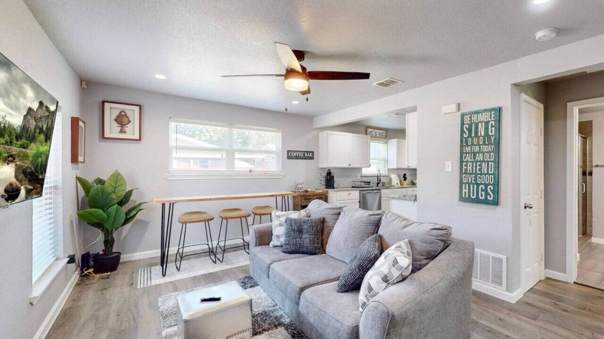 Central Arlington House | Entertainment Central | Updated Cottage AT&T Stad.