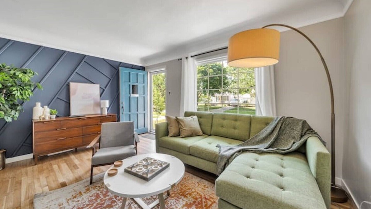 Drayton Plains House | ★Entertainment & Game Room w/Bar★ Cheerful Royal Oak Bungalow w/2 Full Baths