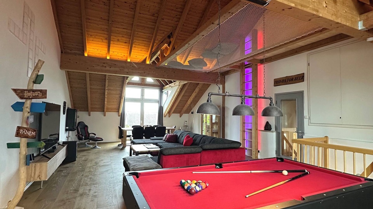 Brilon Apartment | Entertainmentloft Brilon- billiards, home cinema & more centrally located in Sauerland
