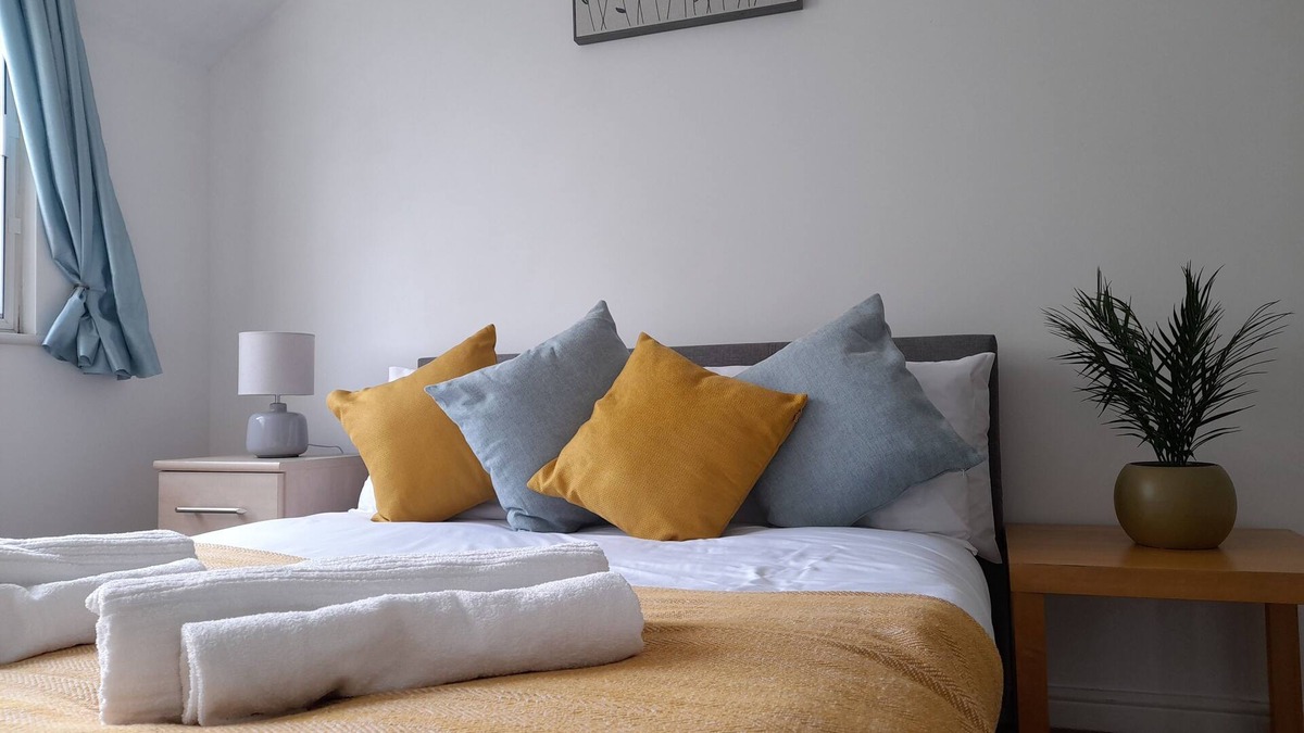 Hemel Hempstead Apartment | Entire 2 bed apartment Hemel Hempstead | Free parking