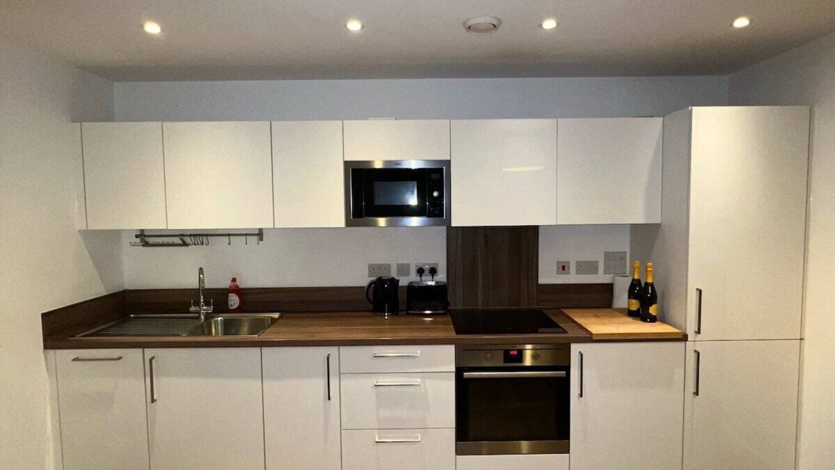 Royal Docks Apartment | Entire 2 bedroom flat