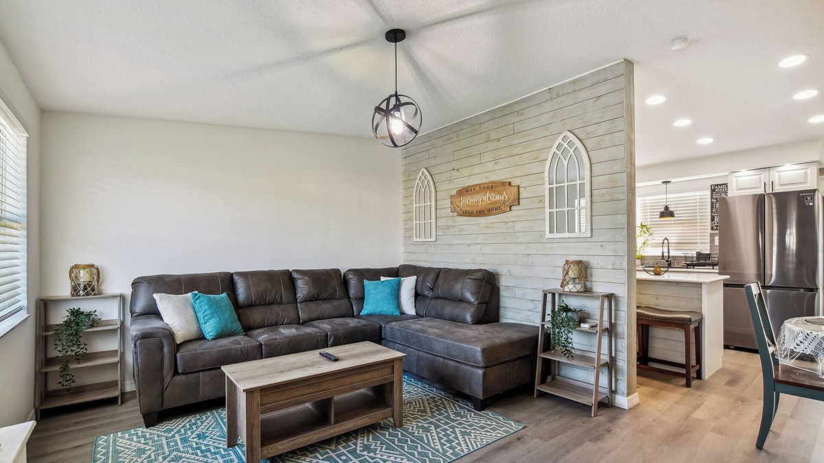 Bayonet Point House | Entire 2-bedroom house with three beds, AC and WiFi in Port Richey
