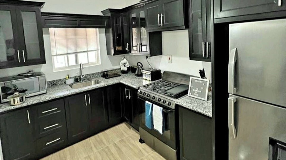 May Pen House | Entire (2 bedroom) townhouse in May Pen, Jamaica