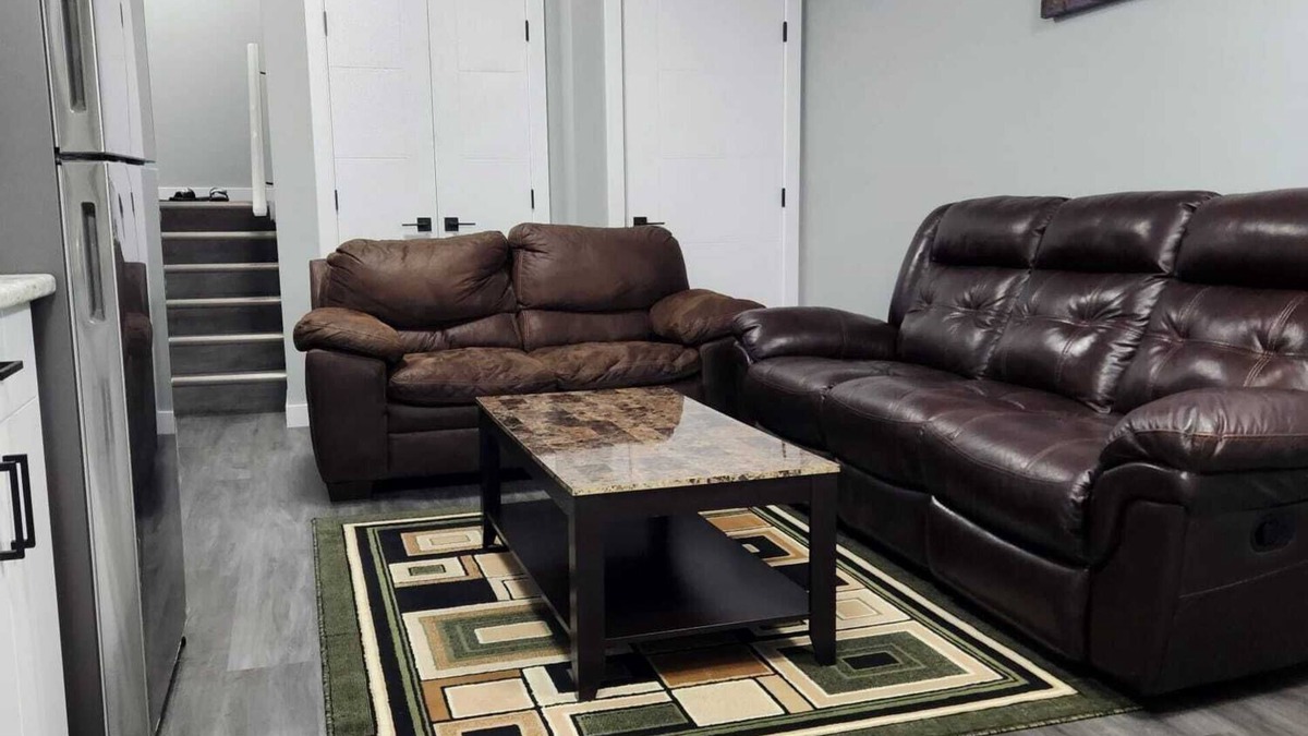 Saskatoon House | Entire 2 Bedrooms Basement Suite. Close to Airport and Parks