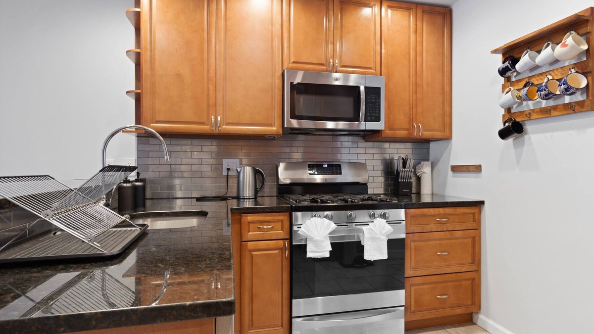 Potomac West House | Entire 2-BR Townhome, Mins from Del Ray & Old Town
