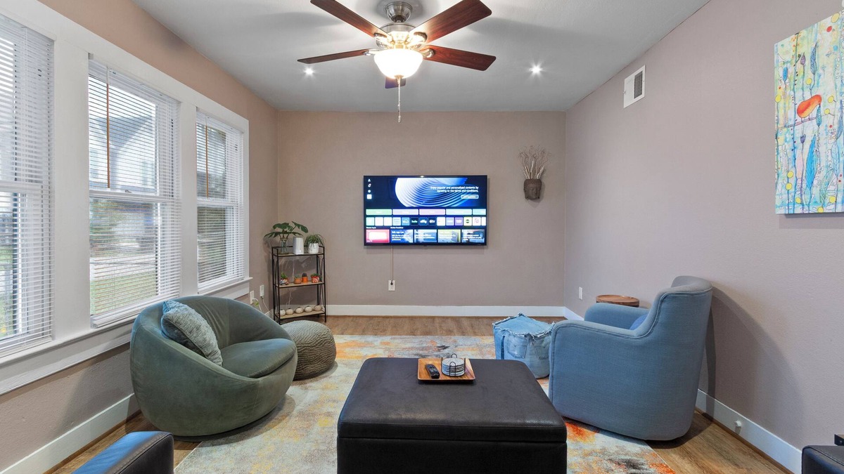 North Houston House | Entire 2BR/1BA dog friendly private home w dedicated office, Lg yard & parking
