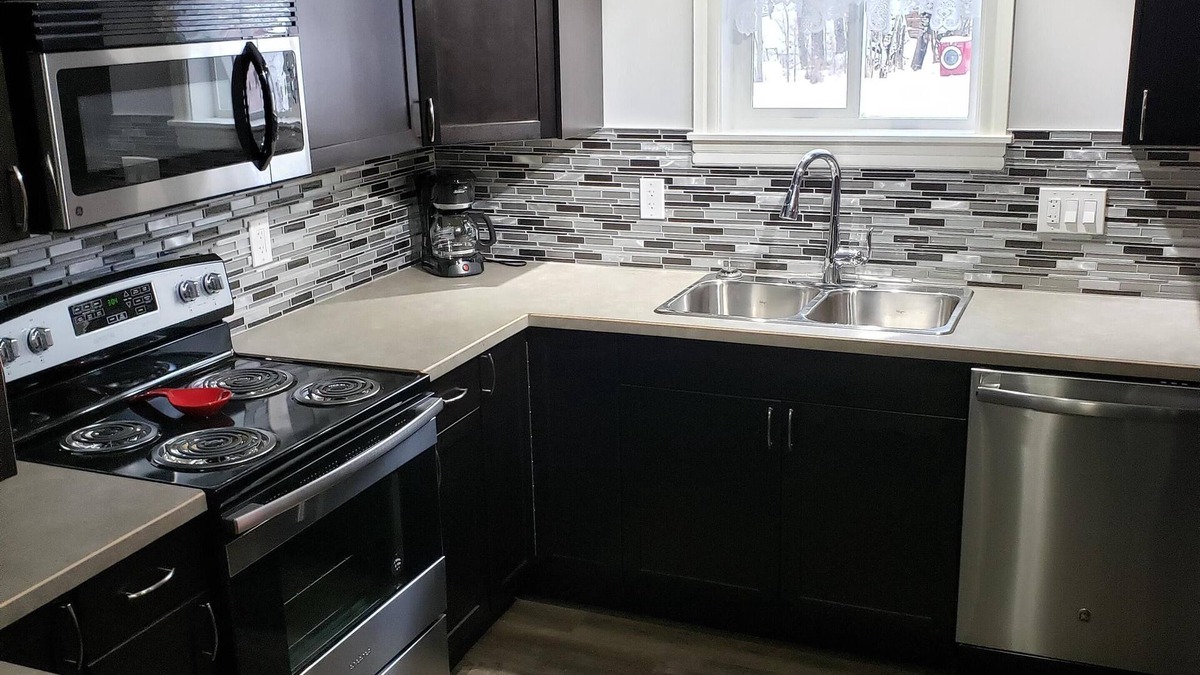 Mayerthorpe House | Entire 3 bdrm completely supplied house with garage!