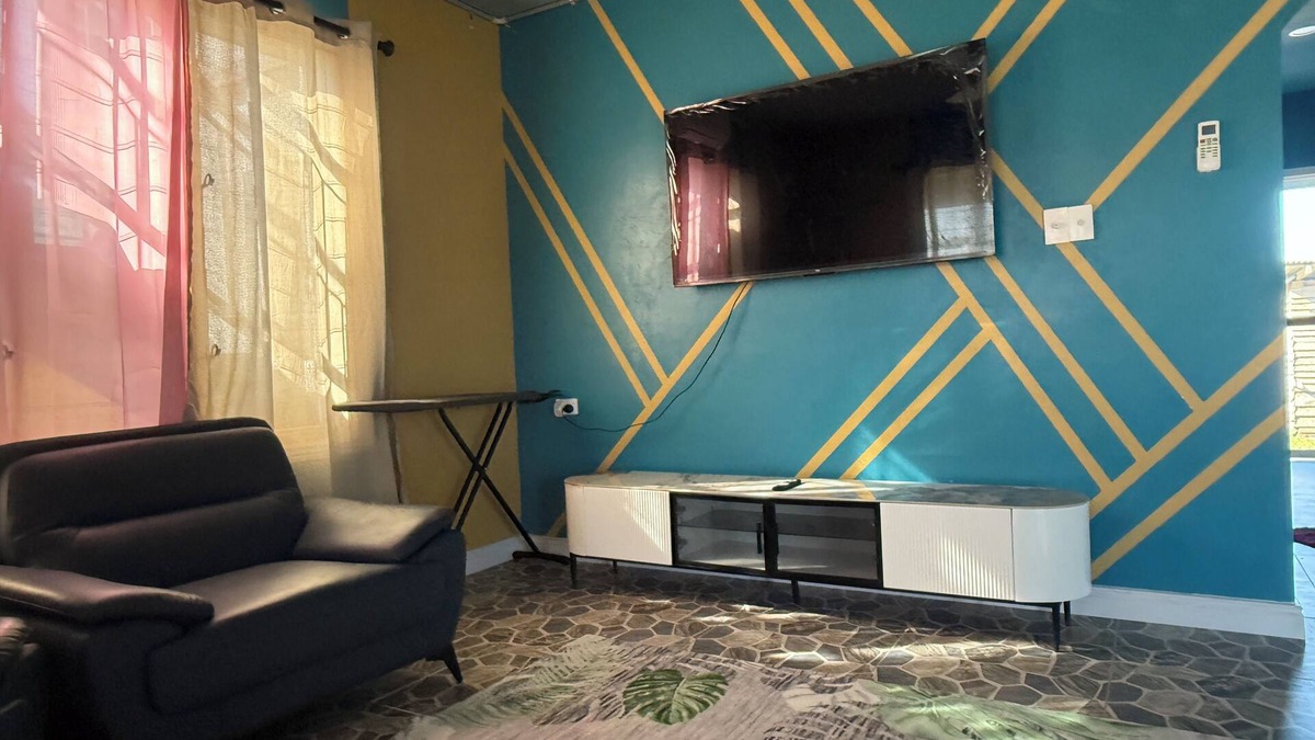 Tenaru House | Entire 3 Bedroom at Lonely Hill Apartment