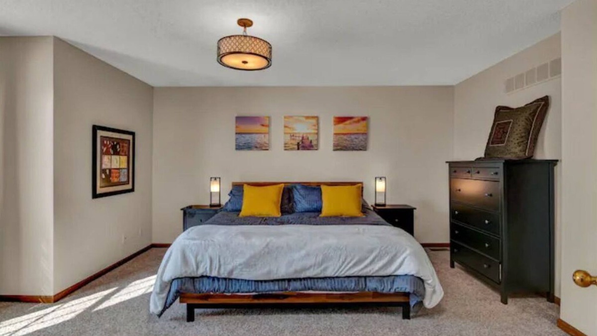 Southwest Topeka House | Entire 3-level, 3 BRM home w/King/Queen/Twin beds