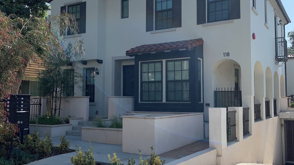 Mid Central Condo | Entire 3Bds 3Ba Condo with private parking in Prime Pasadena