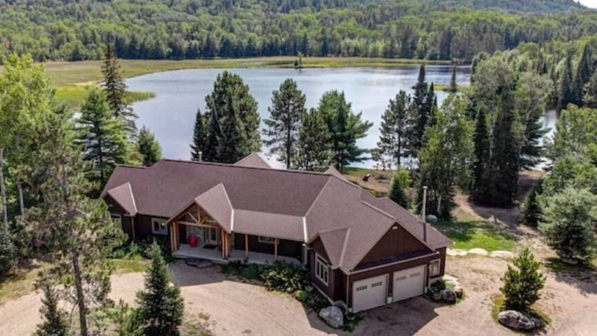 South Algonquin Cottage | Entire 5 bed 5500 Sq ft Waterfront Home