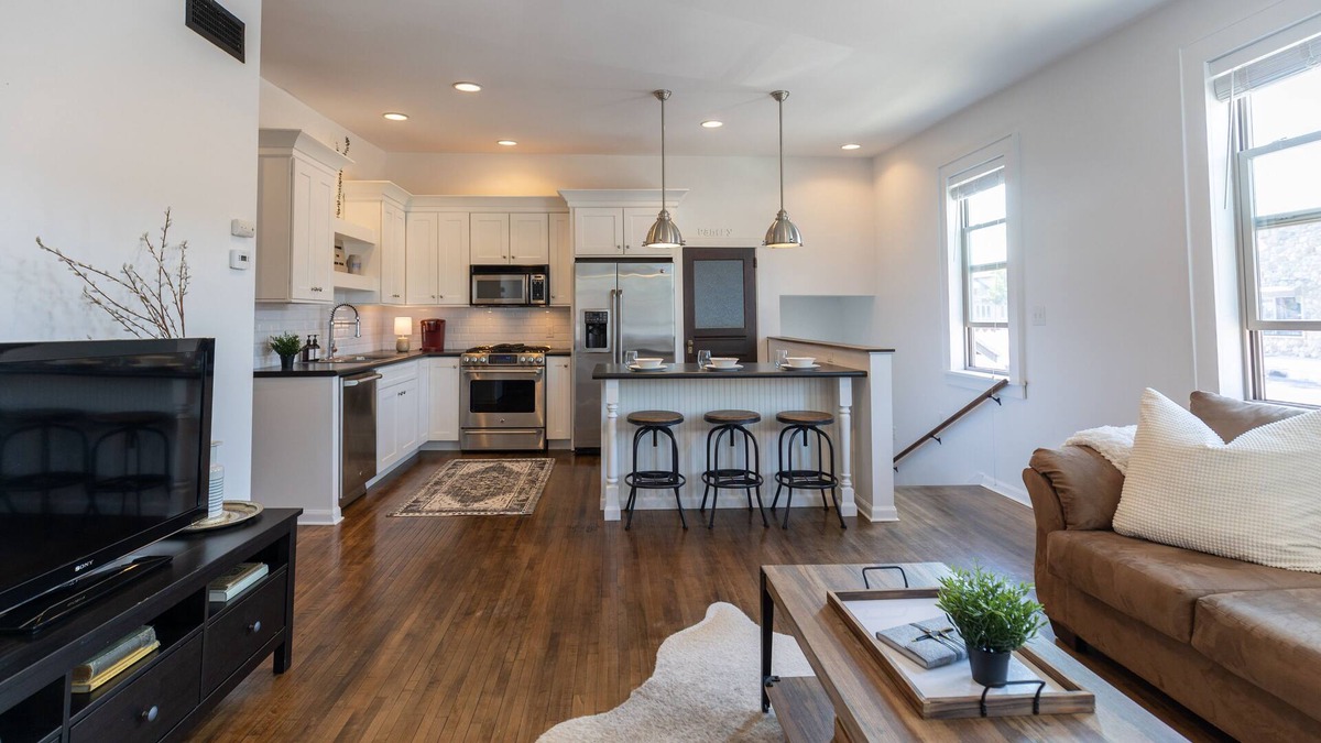 New Ulm Apartment | Entire Apartment - In Downtown New Ulm - Historic