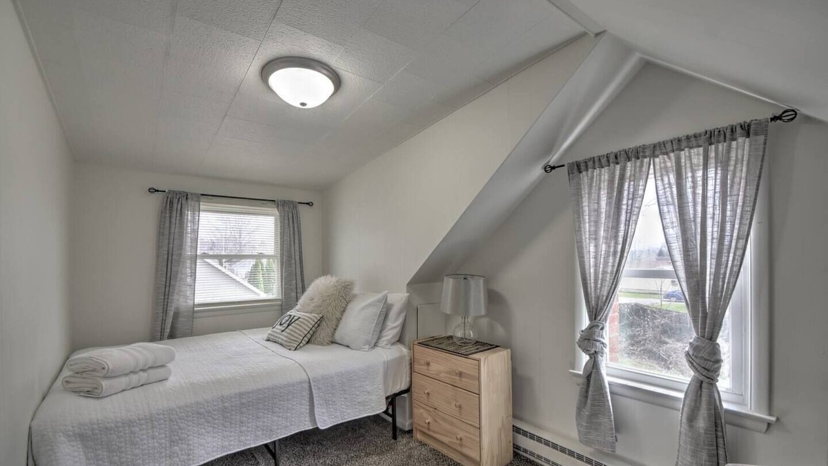 Highland House | Entire Apartment Near Hospitals 80/94 B Richard Upstairs