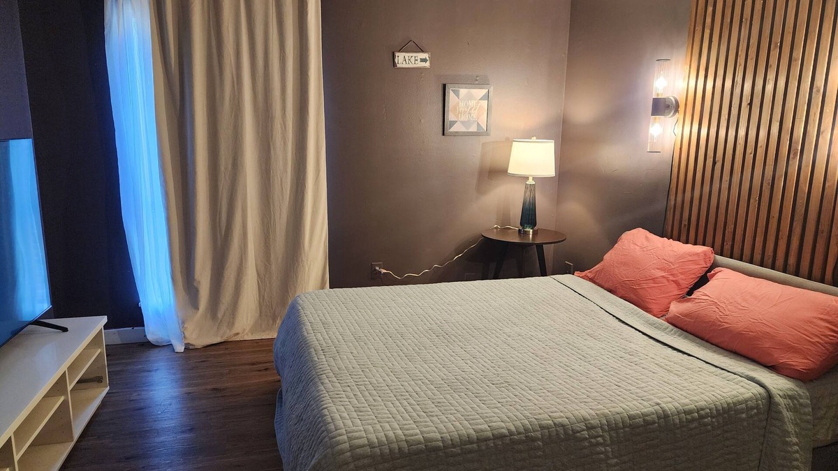 Ellendale Apartment | Entire Apartment with smart lock. Flex entry