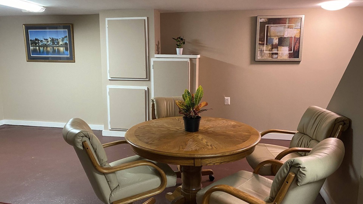 Sunbury House | Entire aptmt in peaceful, secluded neighborhood!