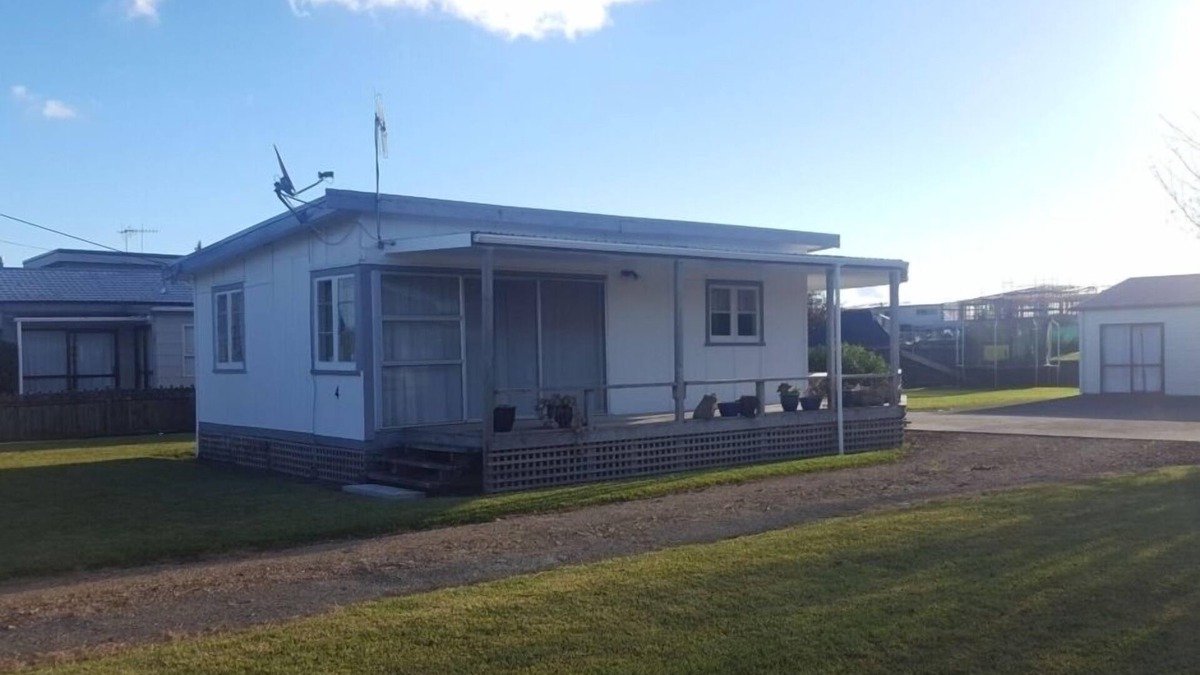 One Tree Point House | ENTIRE BACH AND SECTION TO YOURSELF!