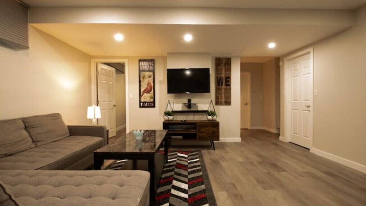 Winnipeg Apartment | Entire Basement Suite - Lovely & Close to Stores