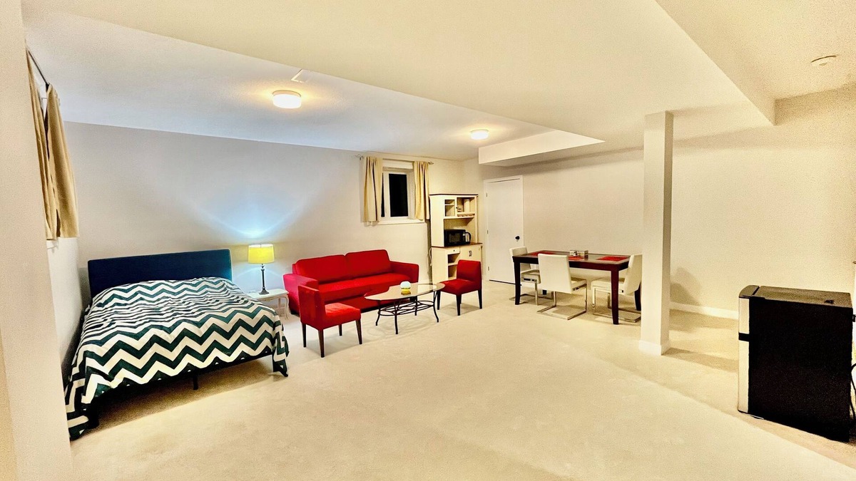 Ottawa Division House | Entire basement with large windows, private full bathroom and office