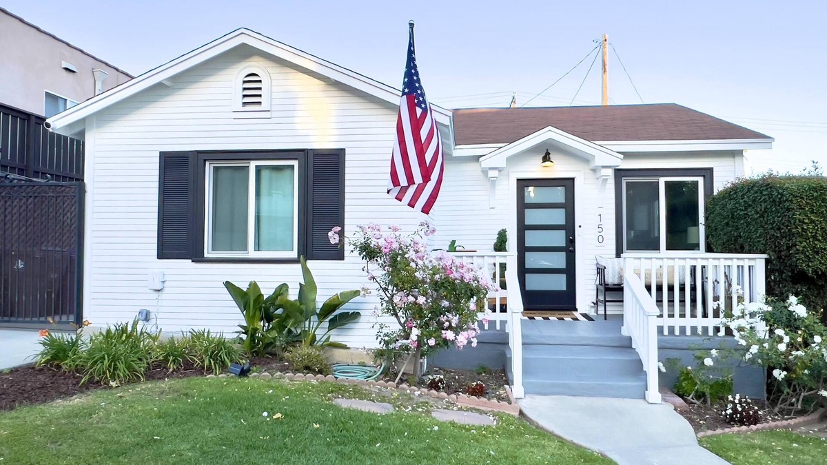 Belmont Heights House | Entire Beach Home with AC/2nd St/Free Parking