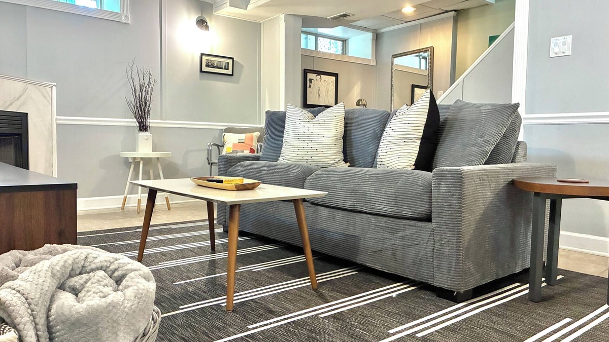 West Town Apartment | Entire Below Level Studio w/Private Sauna