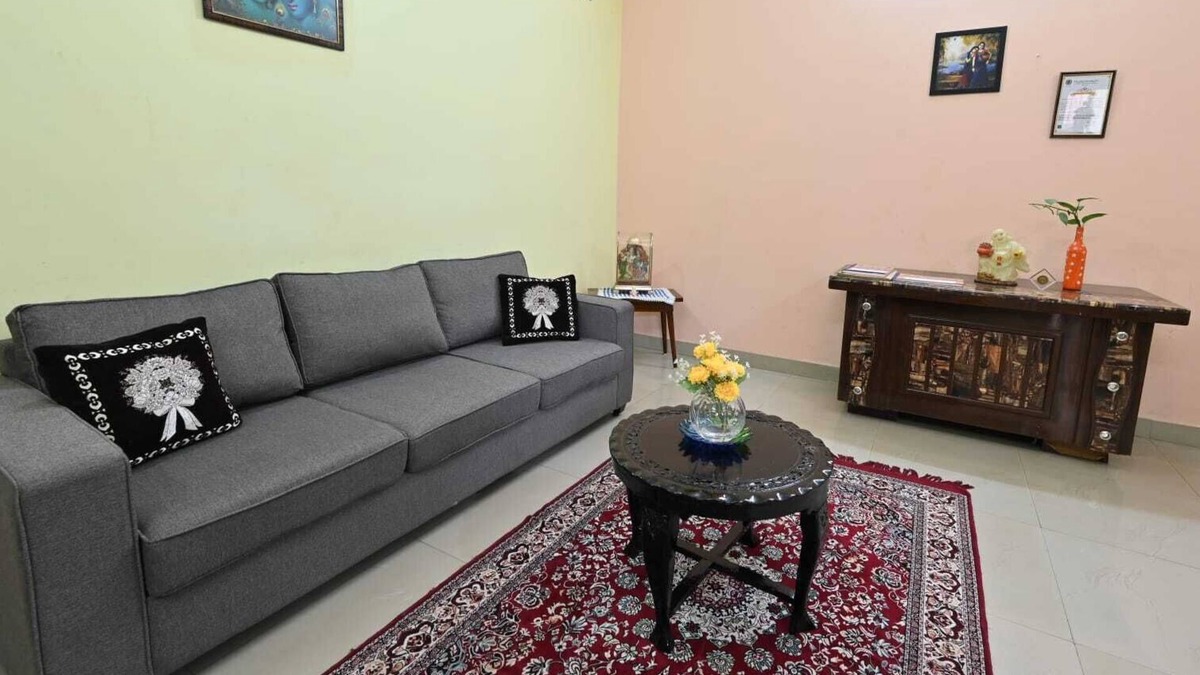 Bhopal House | Entire Bunglow with 24x7 caretaker/Cook Bhumi Homestay Bed N Breakfast