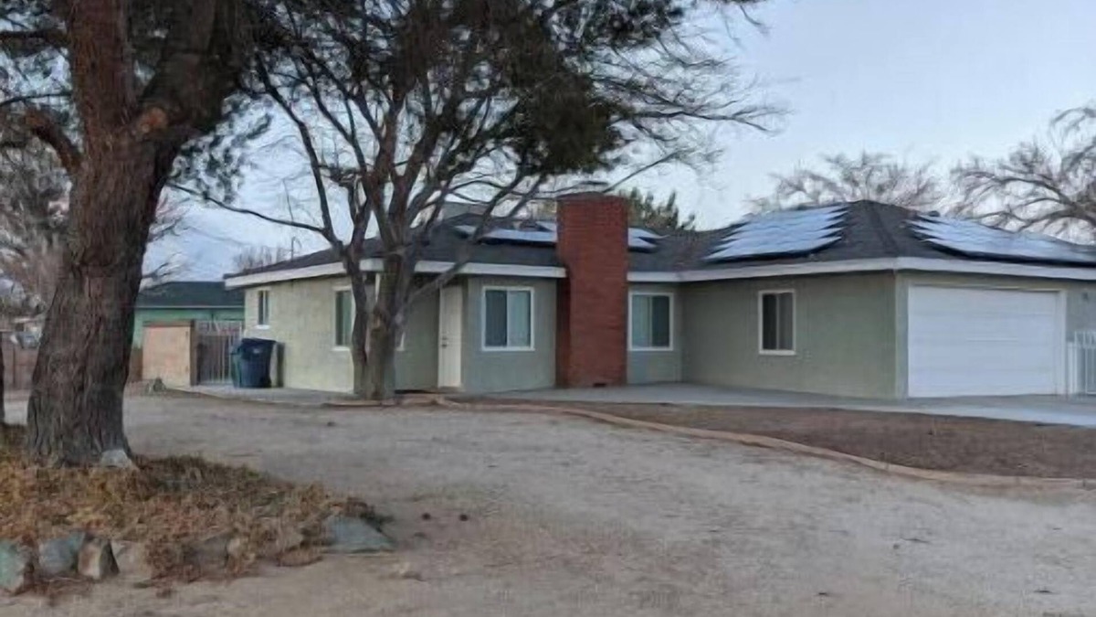 Lancaster House | Entire Clean 2 Bedrm/1 Full Bath/Kitchen/Laundry