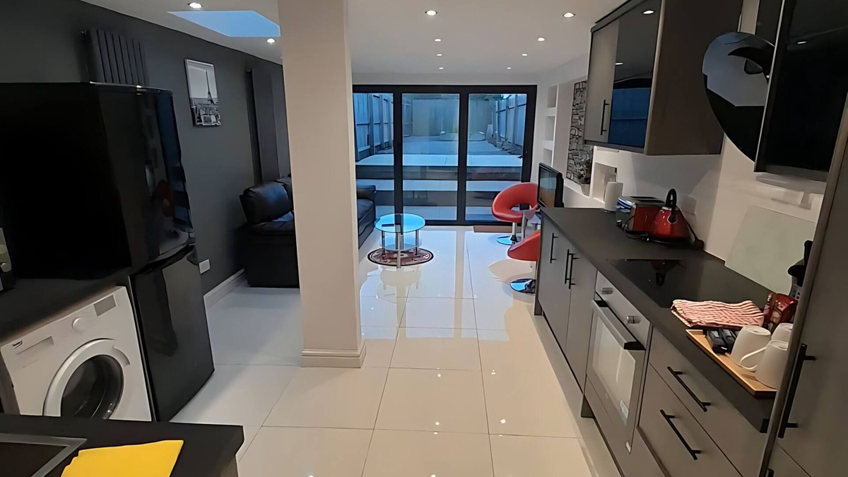 Llandaff North House | Entire Contemporary & spacious home with free street parking