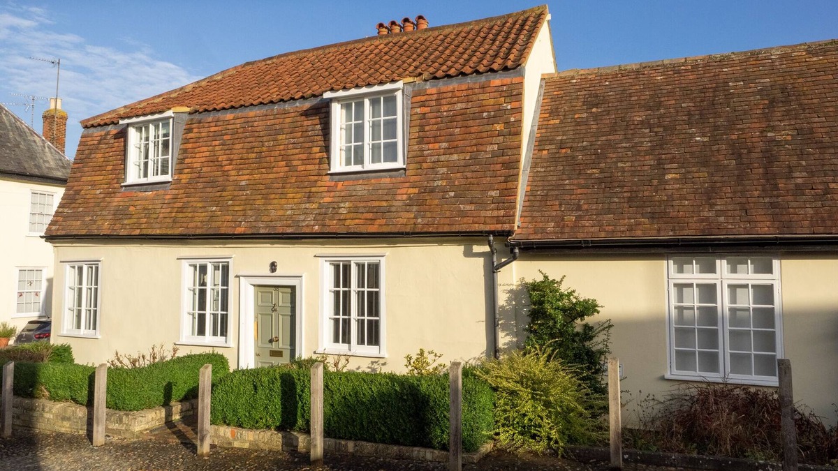 Linton Cottage | Entire Cottage in Picturesque Village