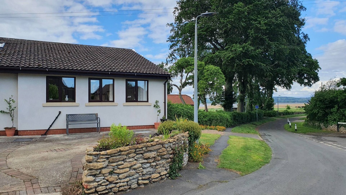 South Ferriby House | Entire Detached Cottage in Stunning Rural Village