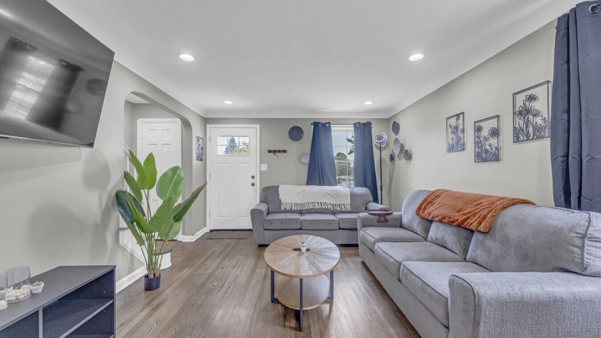 Brooklyn Apartment | Entire Duplex|Great For Large Group|Spacious and Updated Design
