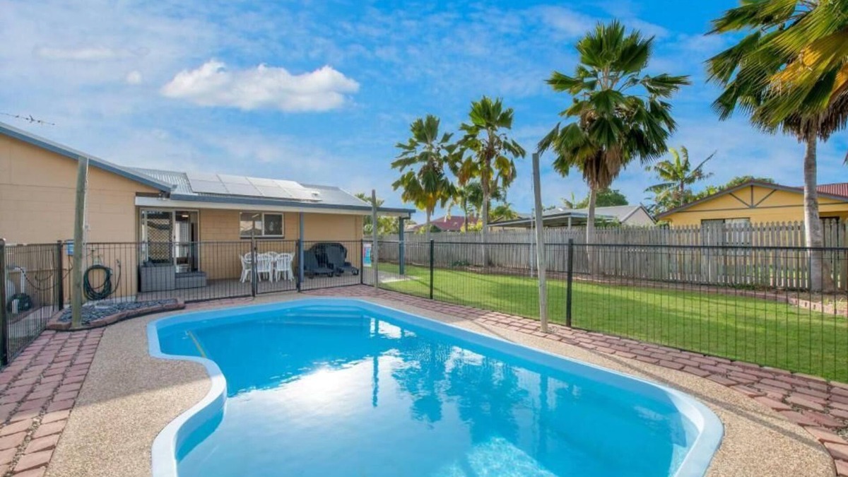 Mount Louisa House | Entire Family Home with private pool