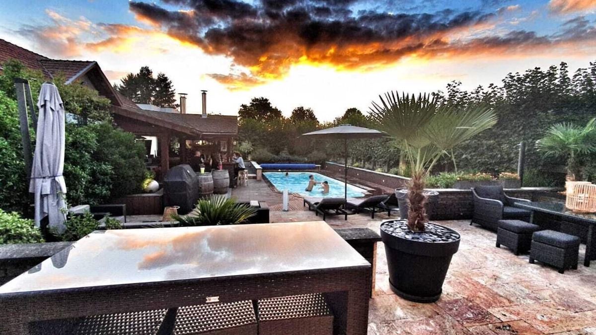 Toulon-sur-Arroux Cottage | Entire floor in a fully renovated town house with swimming pool.