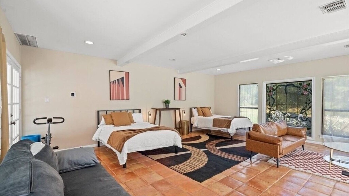 Magnolia House | Entire Guest House with Pool, Jacuzzi and Lake Access