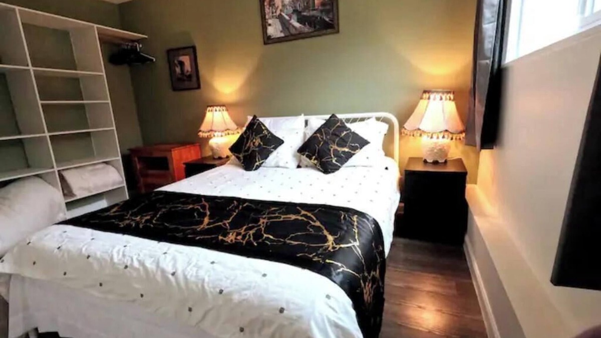 Ladner Apartment | Entire guest suite w/kitchen 2 Bedrooms 3 Beds
