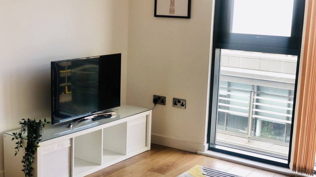 Sheffield City Centre Apartment | Entire “Home In The City” Near HOSPITAL