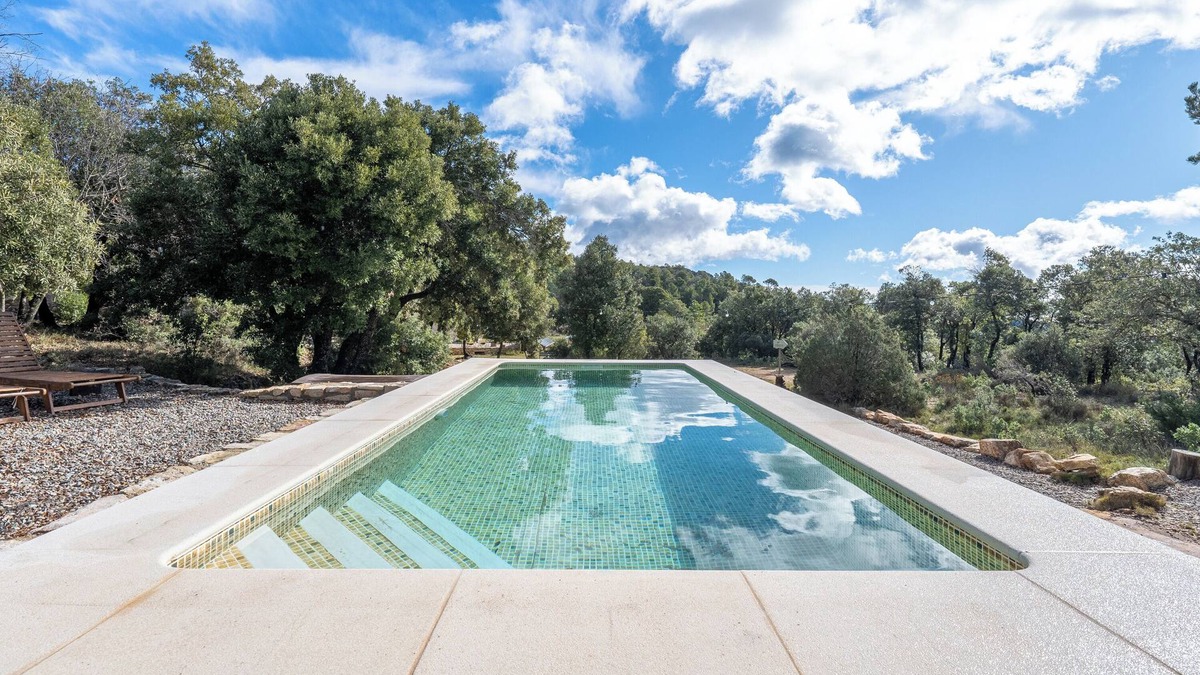 Montblanc House | Entire holiday home 'Mas De L'Arlequi' with Mountain View, Private Pool and Wi-Fi